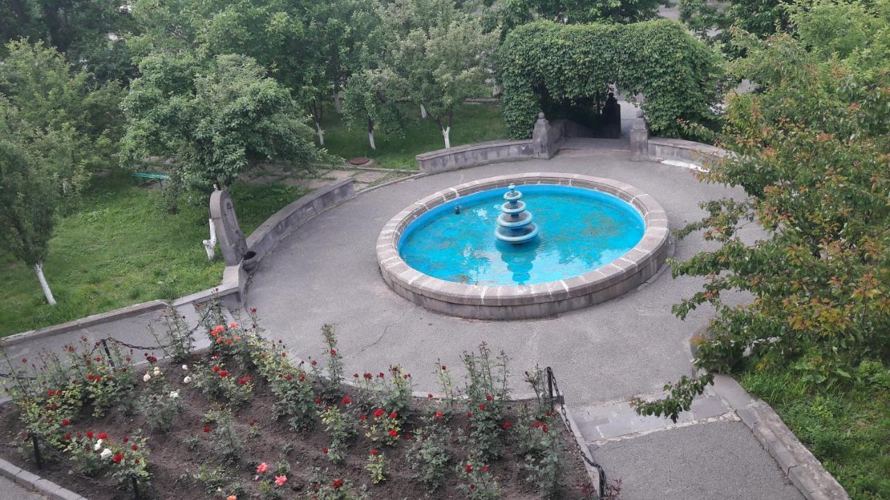 ホテル Dina Sisian エクステリア 写真